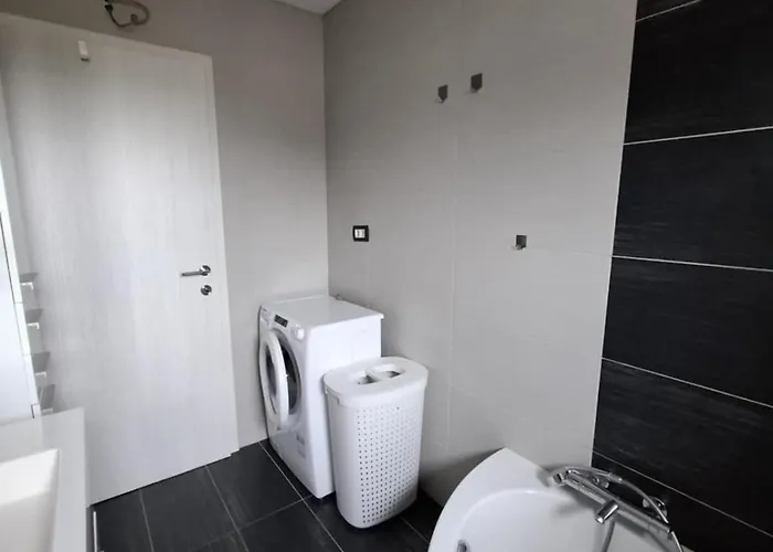 Comfortable 4 4 Full Family